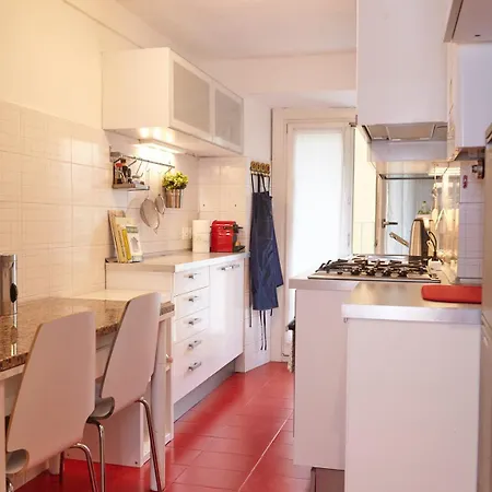 Apartment Stylish Loft With Balcony By The Center And Moscova Metro Station